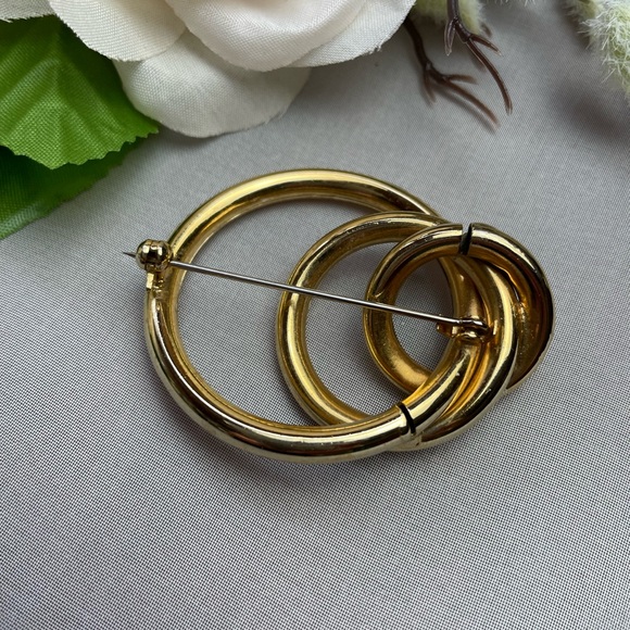 Circle hoop Gold Tone Brooch - Picture 4 of 10